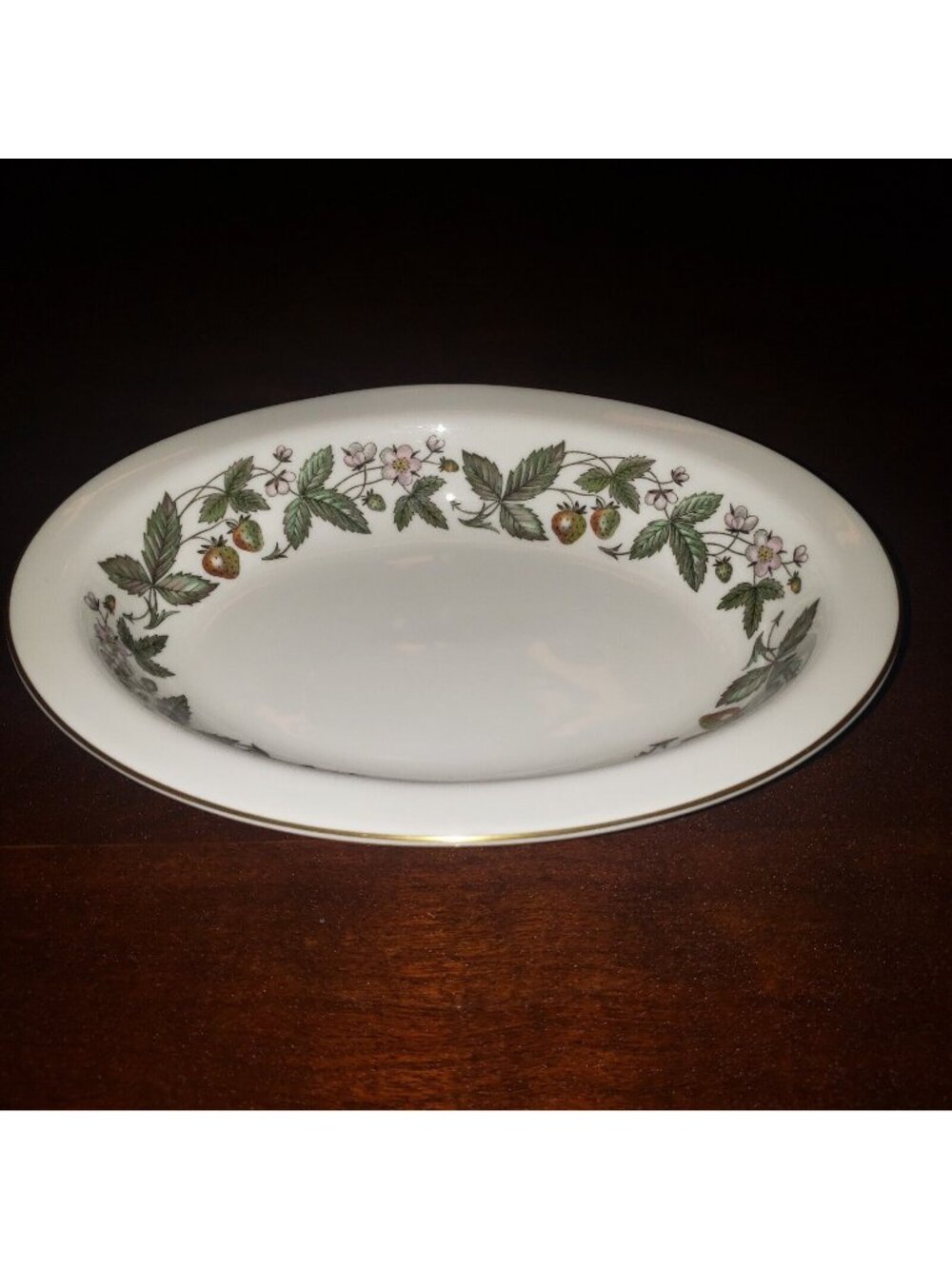 Wedgwood Strawberry Hill 9.75" oval vegetable severing bowl England Bone China